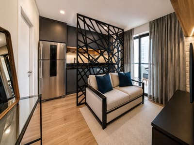 Living de apartamento com estética industrial moderna projetado pela WM Arquitetura & Design